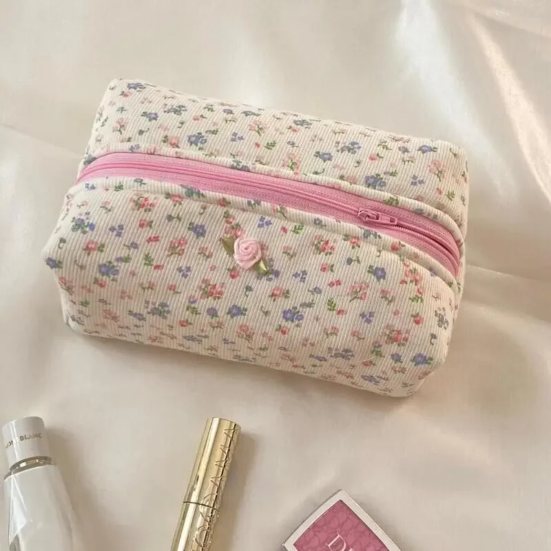 1 Piece Ins Fashion Makeup Case Elegant Simplicity Sweet Floral Lipstick Bag Portable Large Capacity Earphone Cable Storage Bag