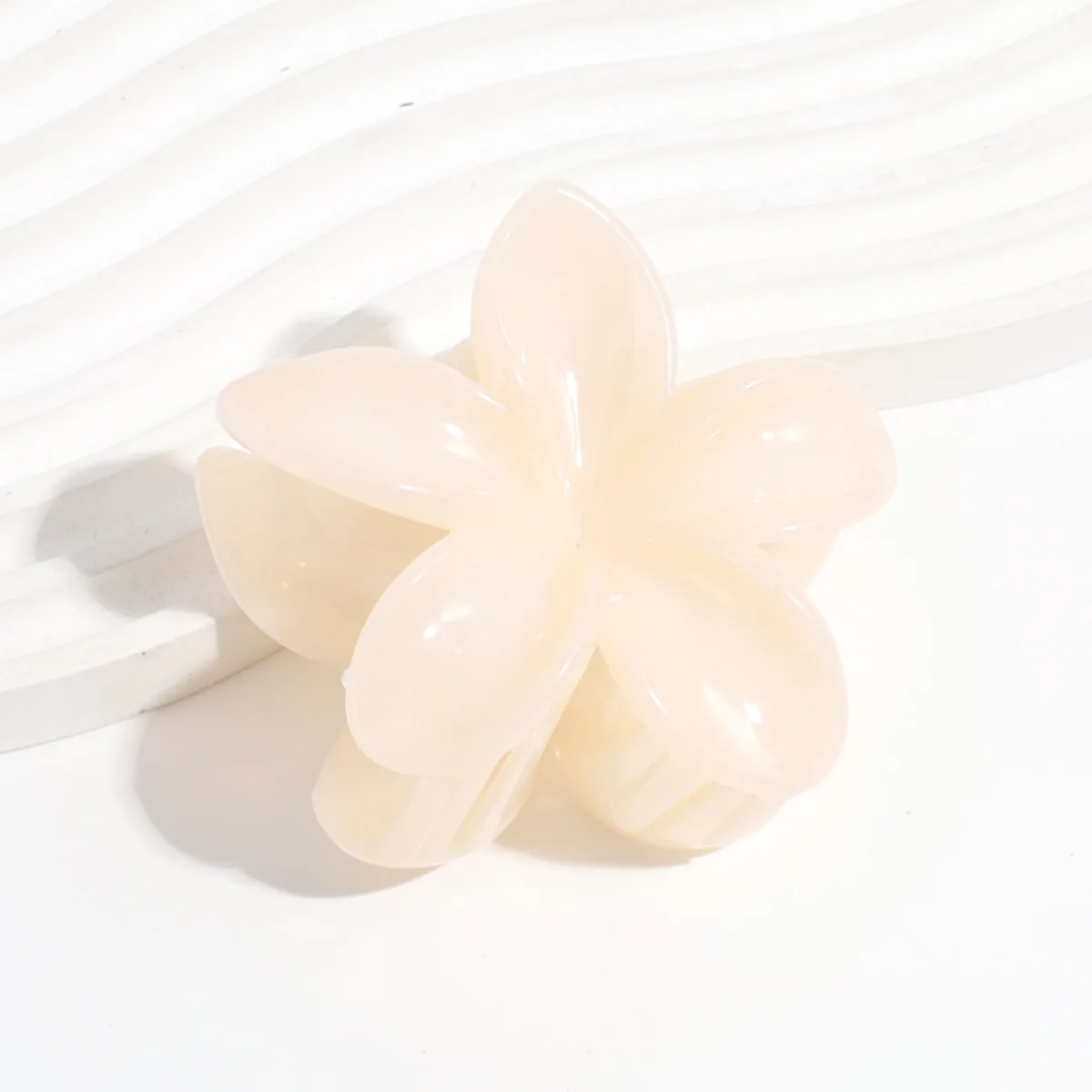8CM Frauen Kunststoff Haarspangen Süße Und Niedliche Plumeria Blume Form Haarnadel Shark Clip Haar Zubehör Reine Farbe Gelee stil – Detail 8
