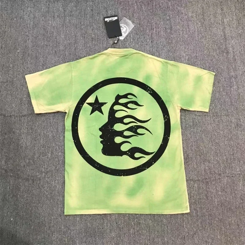 

Футболка Y2K с логотипом аниме Hellstar для мужчин и женщин, винтажная простая футболка с высоким верхом и надписью, с принтом в виде аниме и зелёной красительной краски, лето