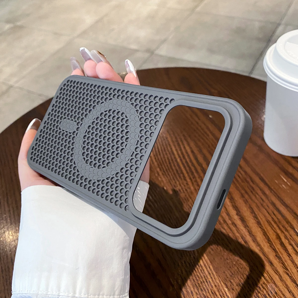 Magnetic Mesh Heat Dissipation Shockproof Matte Case with Soft Bumper