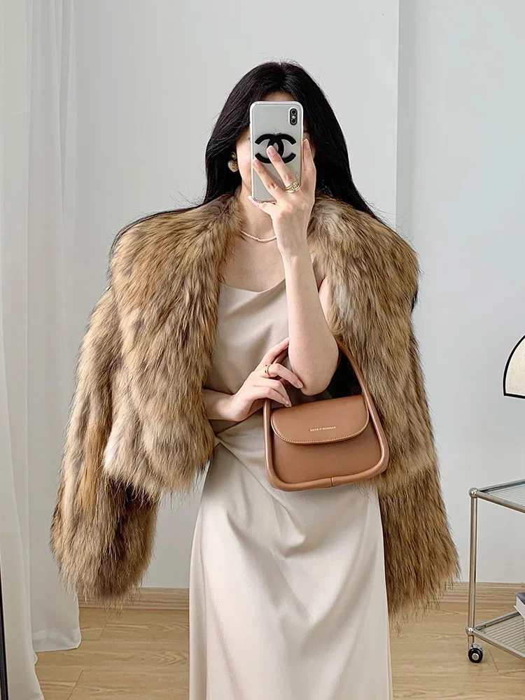 thumbnail image 1 of Chaqueta de piel de invierno de mujer de doble cara tejida con solapa corta de moda de alta gama abrigos de otoño de mapache natural, 1 of 5