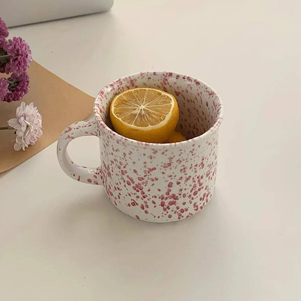 كوب قهوة الإفطار على الطراز الكلاسيكي