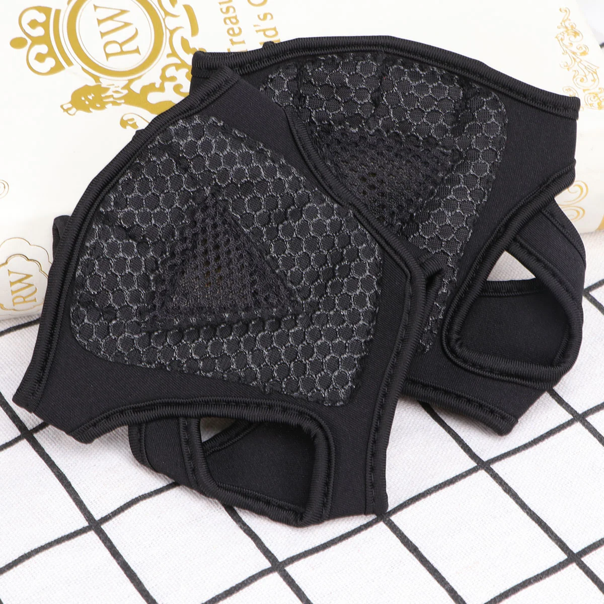 

Roller Skating Men and Women Gloves Padded with Wirst Strp Half-gloves Palm Protection