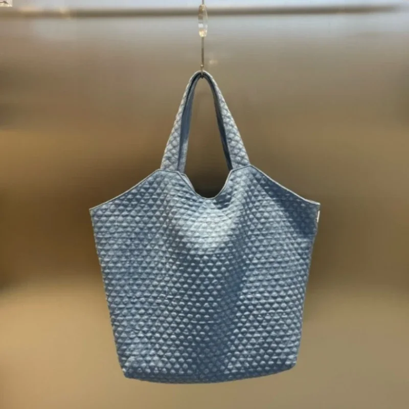 

2023 Autumn New Arrivals Large Capacity Lattice Pattern Women's Tote Bag Simple Canvas Shoulder Bag Female Thread Underarm Bag