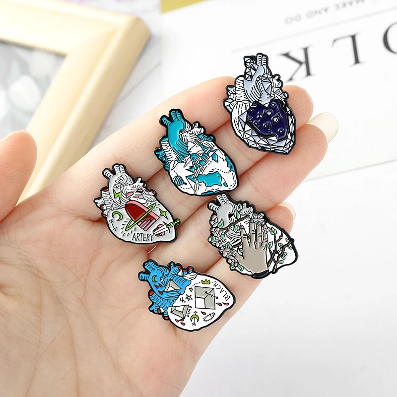 Freedom Heart Enamel Pin Starry Heart Brave Cats Bloodthirsty Hug Brooches Bag Clothes Lapel Pin Badge Jewelry Gift Doctor