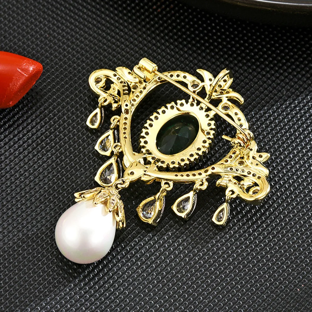 Classic Love Heart Crystal Brooches Pins for Women Luxury Rhinestone Imitation Pearl Heart Pin Buckle Jewelry