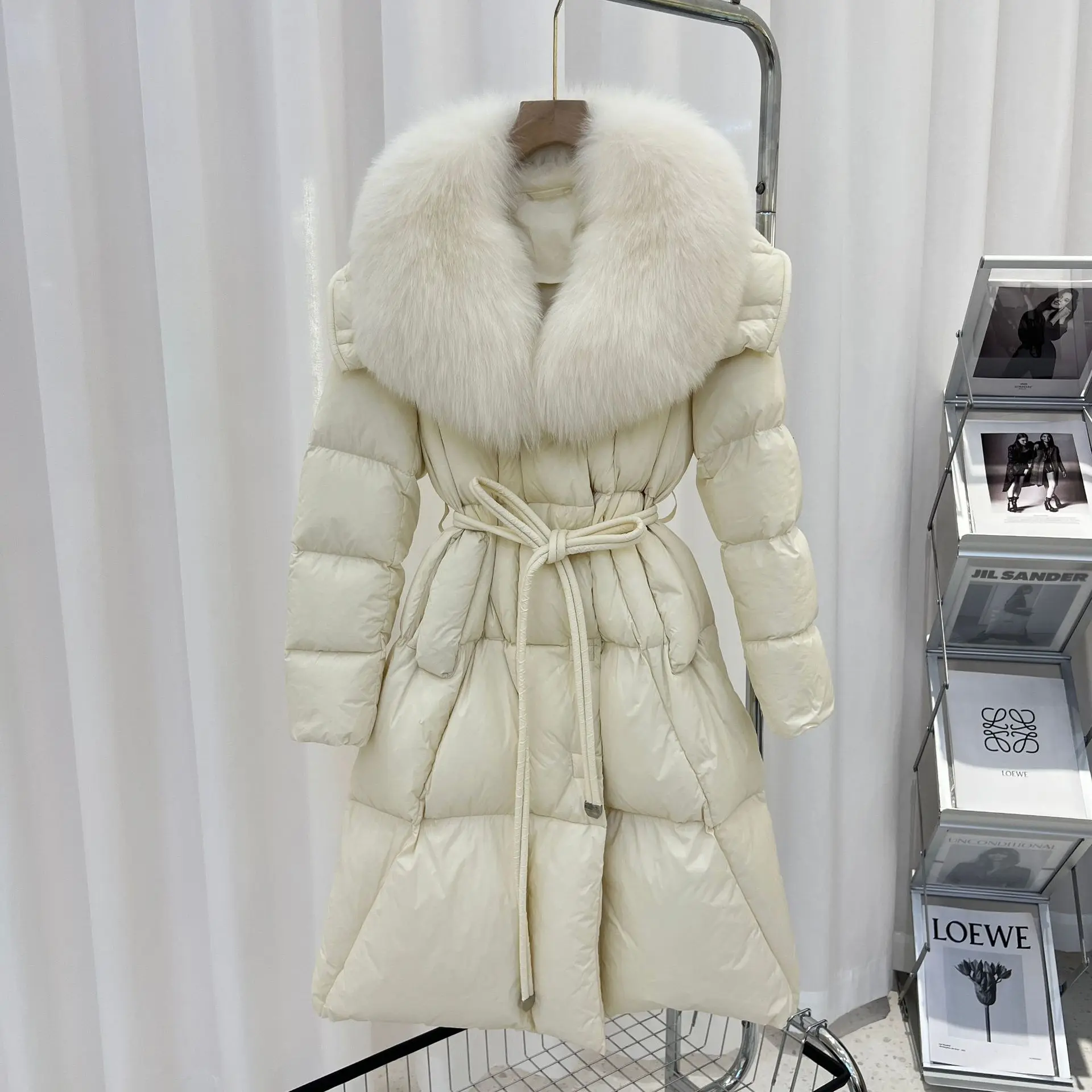 

2024 Winter Fur 90 White Goose Down Coat Women's Long Knee Over Fox Fur Collar High end Thickened Waist fashion elegant Coat