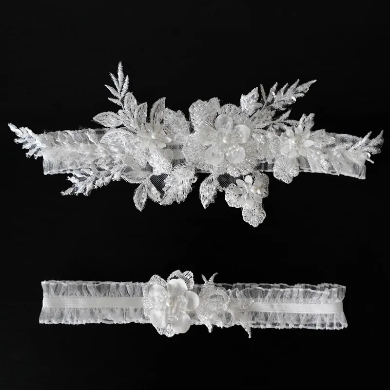 giarrettiera da sposa in pizzo con giarrettiere floreali/perle per