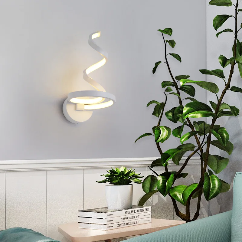 Рисунок 6 - Современная искусственная настенная лампа для гостиной