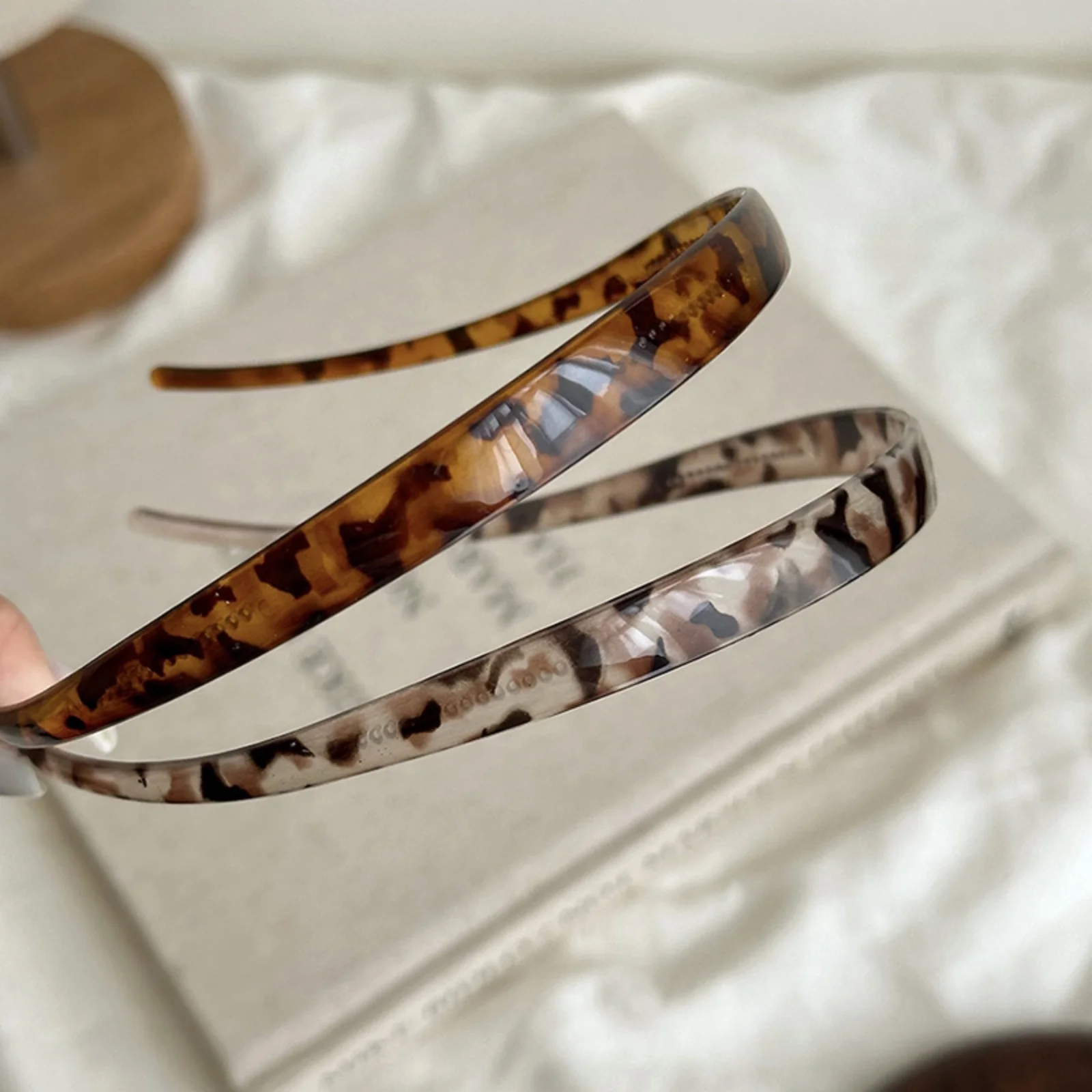 1PC Ergonomic Tortoiseshell Headband, No Ear Pain, Better Scalp Fit, Trendy Hair Accessory, Ideal for All - Day Wear