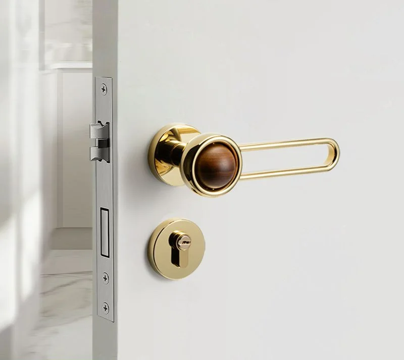 Description Picture 2 of item1 set of zinc alloy walnut wooden door lock Chinese minimalist home bedroom indoor silent handle lock with key included