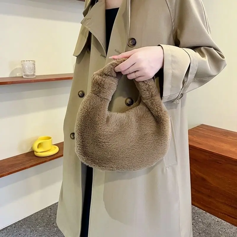 Winter Women's Half Moon Fur Handbag Small Plush Wrist Bags for Ladies Fashion Furry Short Handle Clutch Phone Bag Coin Purses