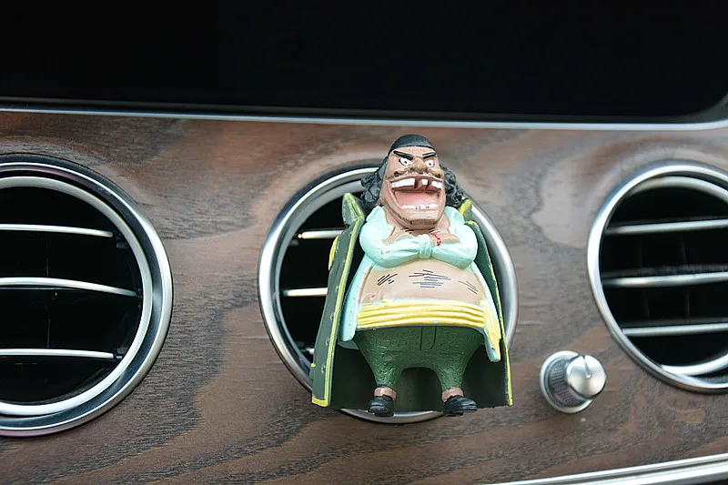 thumbnail image 1 of Clip de perfume para salida de aire de coche de ONE PIECE, modelo de adorno, figuras de acción de Luffy y el Capitán Zoro, puerto de aire acondicionado de coche, juguete decorativo, 1 of 5