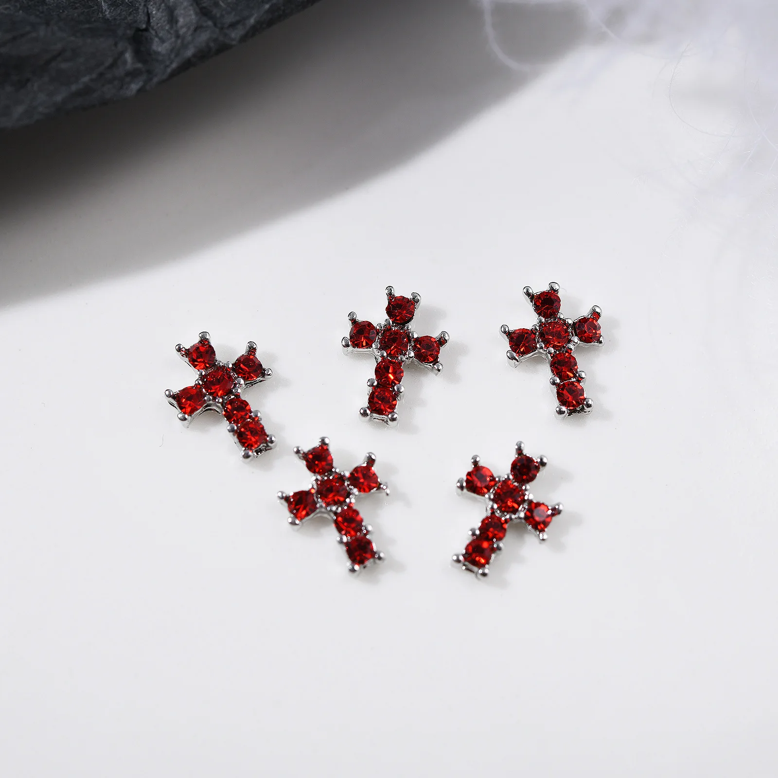 10 Pcs 반짝이 펑크 크로스 레트로 실버 합금 라인 석 네일 아트 장식 3D DIY 럭셔리 빈티지 매니큐어 액세서리 7*9mm