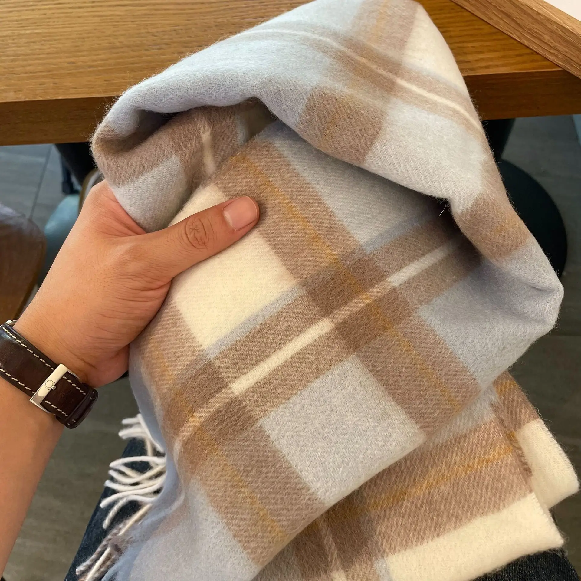 Versatile Lucky Grass Winter New Double sided Cashmere Scarf for Women\'s Warmth Shawl Wrapped with a Neckband
