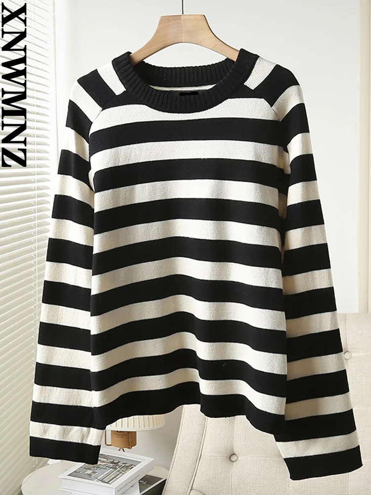 

XNWMNZ Women Fashion 2023 Autumn/Winter Loose Wool Blended Stripe Knitted Sweater O Neck Long Sleeve Versatile Female Pullover