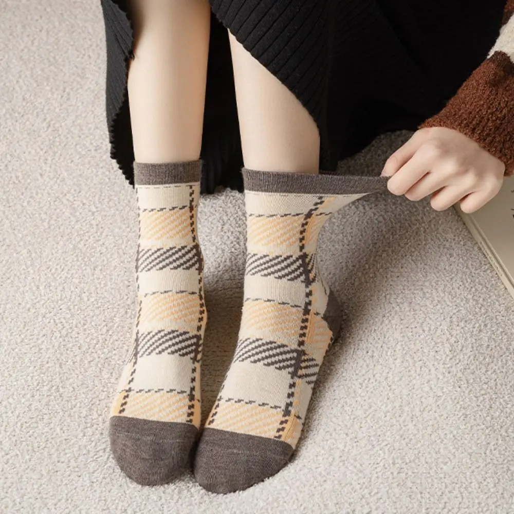 

Korean Style Women Winter Socks Trendy Warm Harajuku Middle Tube Socks Short Socks Cotton Casual Socks Female