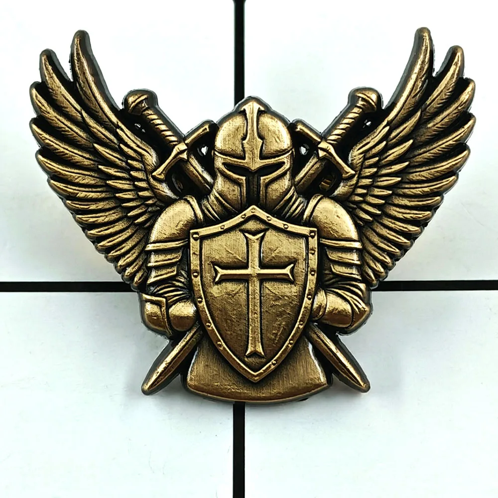 Broche de Cavaleiro Anjo Dourado, Distintivo de Guardião com Escudo e Cruz, Asas de Armadura Dourada, Pin de Metal, Decoração de Fé, Acessório de Pin para Colarinho, Presente
