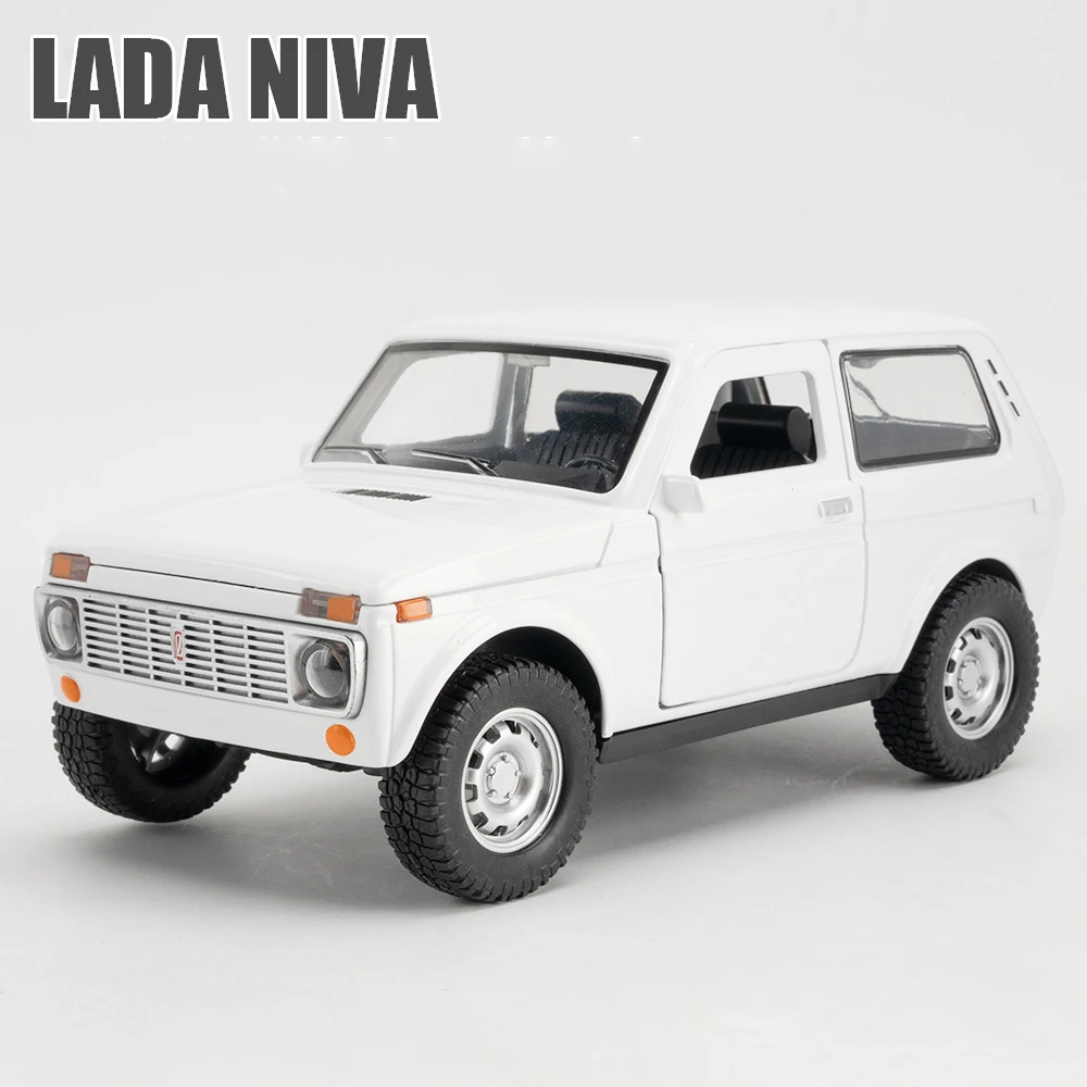 1:24スケール ラーダ ニーヴァ白 LADA NIVA ミニカー ライト 音