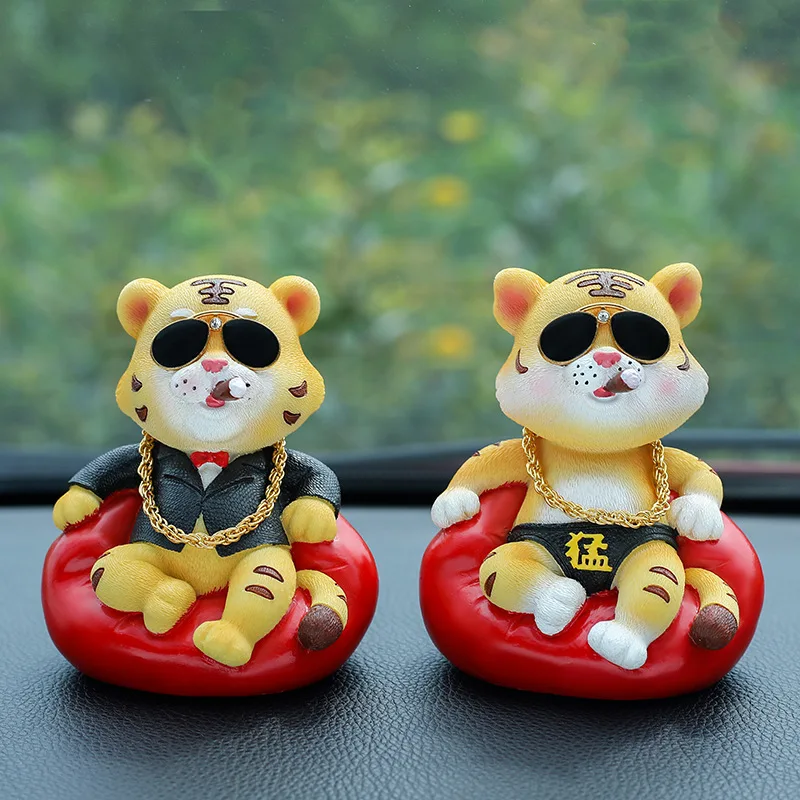 

Creative Resin Crafts Car Ornaments Center Console Sunglasses Gold Chain Tiger Men's Car Ornaments Ornaments