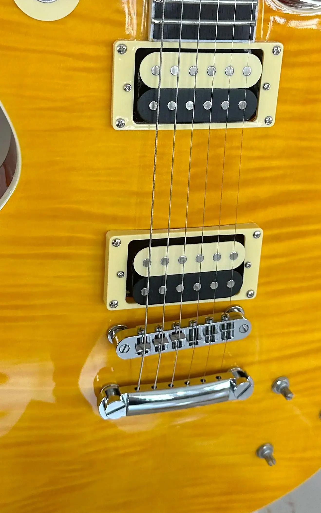 

Стандартная электрическая гитара, желтый тигровый узор, градиентный цвет, яркая фотография, черный и желтый открытый картридж, фотография, быстрая доставка