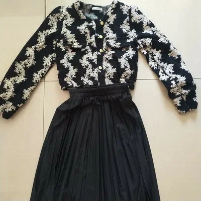 Spring New 2024 Vintage Short Jacket Female Long Sleeve Outwear Korean Elegant Gold Embroidery Black Winter Coat Women indie