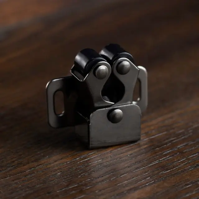 เฟอร์นิเจอร์ประตูทองแดงโบราณสีตู้ประตูตู้ Roller LATCH TWIN Double Catches พร้อม Striker และฟรีสกรู 5