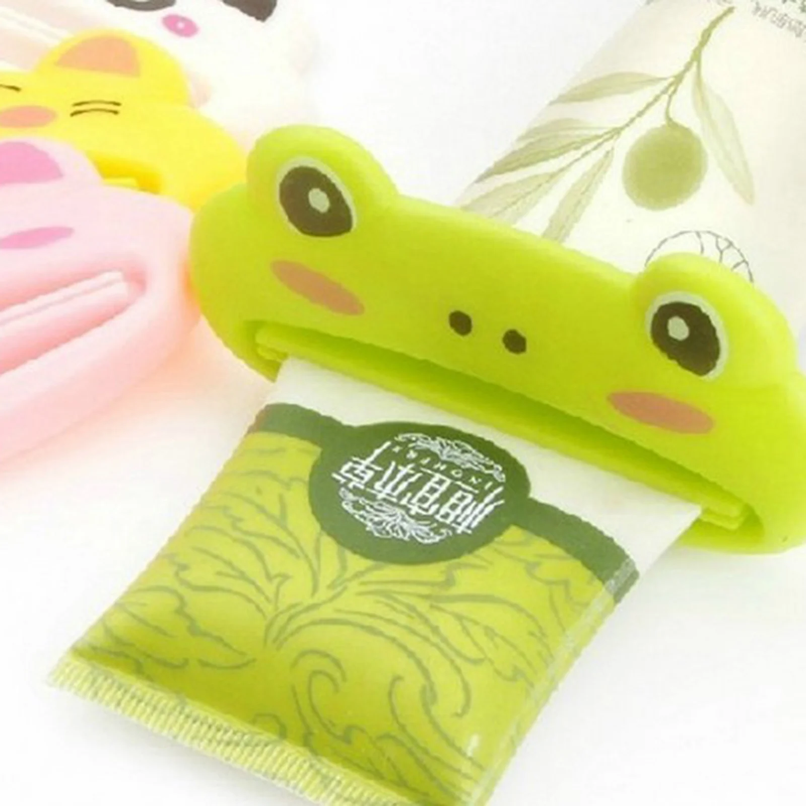 Cartoon toothpaste squeezer dispenser facial cleanser clips kid toothpaste tube saver squeezer bathroom accessories toothpaste squeezer