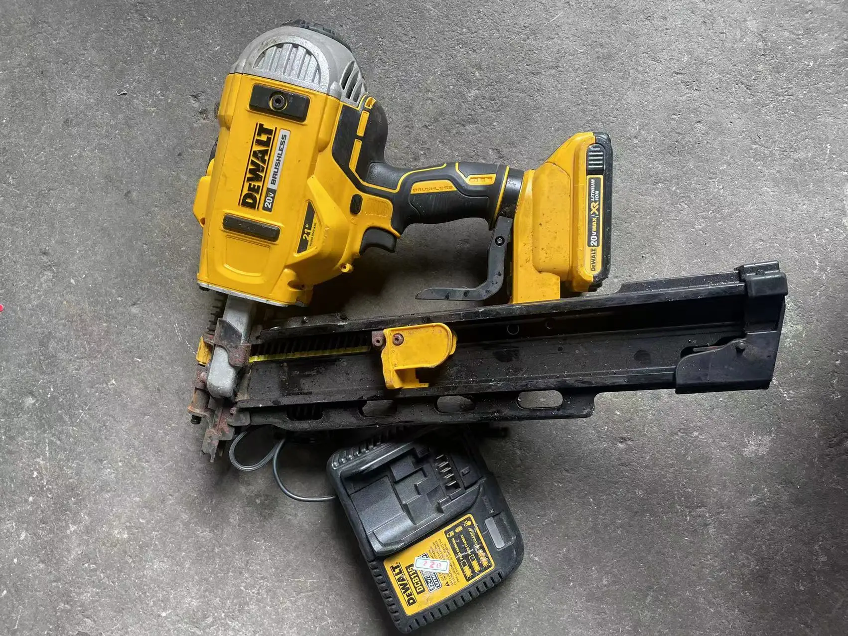 DeWalt 20V MAX XR Dual Speed Framing Nailer, Tool Only