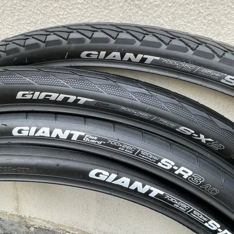 GIANT『ESCAPE』700cホイール前後…コンチタイヤ700×28C付き GIANT『ESCAPE』700cホイール前後…コンチタイヤ700×28C付き