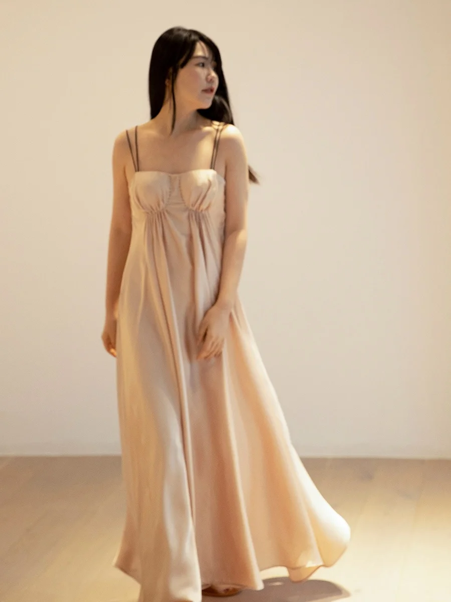 

Steamed bun personal piece is inspired by shell, with a romantic big skirt Slip dress