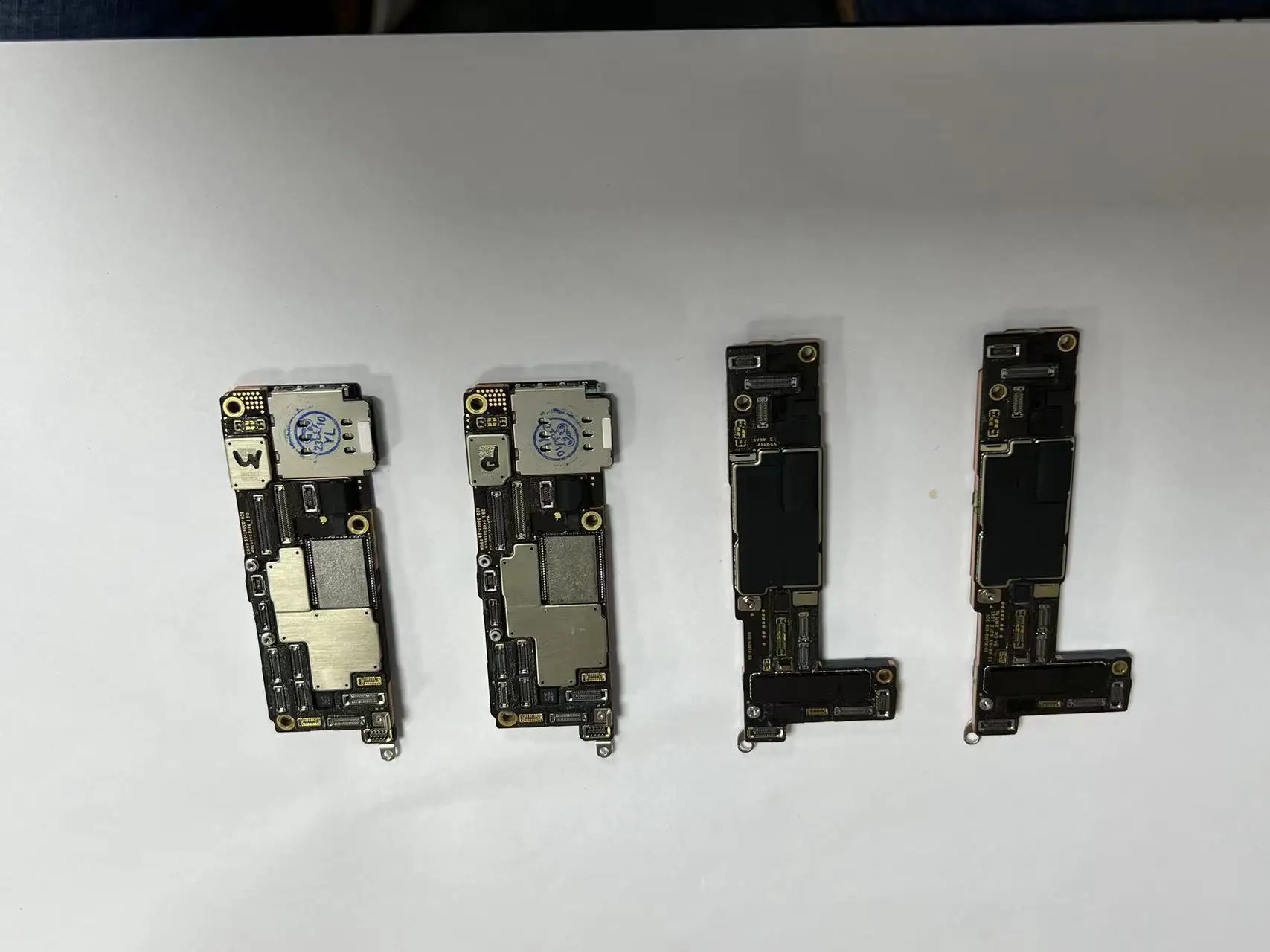 4684 iPhone 15 ロジックボード eSIM版 未使用品 4684 iPhone 15 ロジックボード eSIM版 未使用品