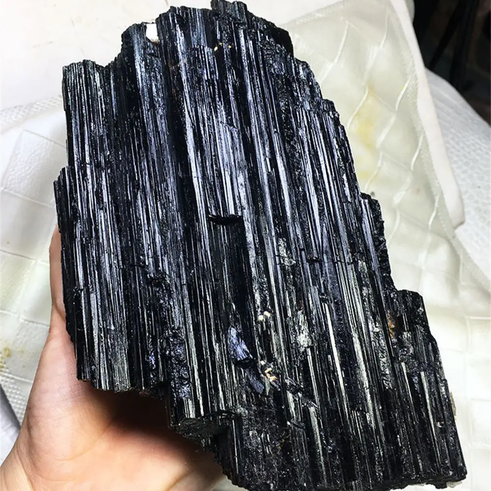 High Quality Natural Black Tourmaline Repair Ore Mineral Specimen Healing Crystal Radiation Eliminate Energy Stone 1pc