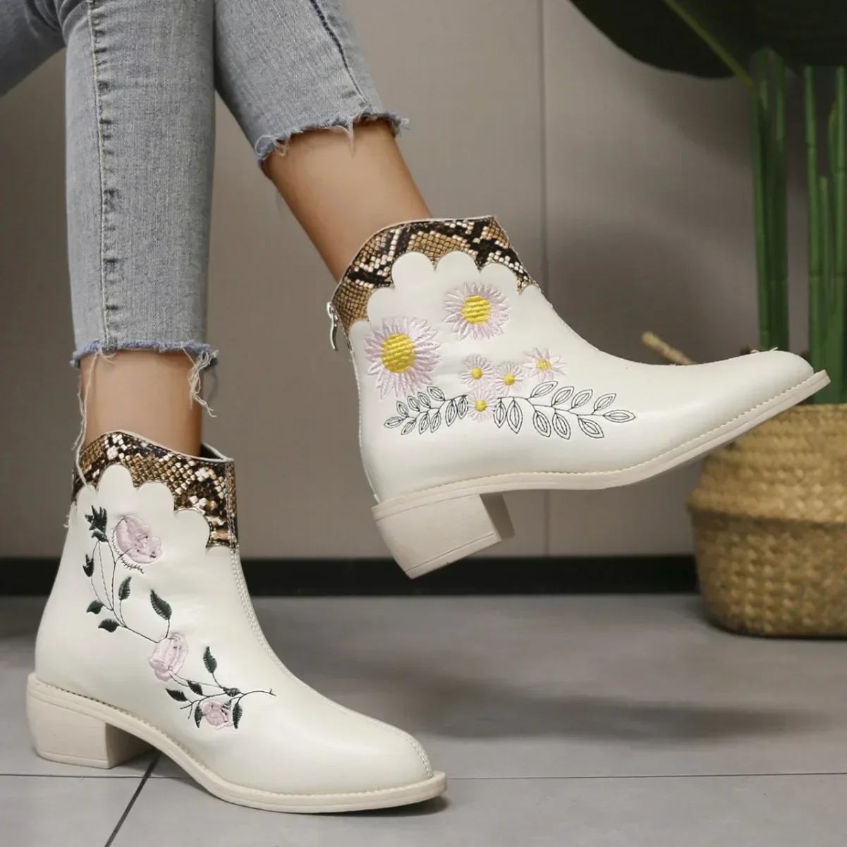 

Women New Ethnic Style Embroidery Ankle Boots New Autumn Winter Pointed Toe Chunky Heels Booties Plus Size Chelsea Boots 2024