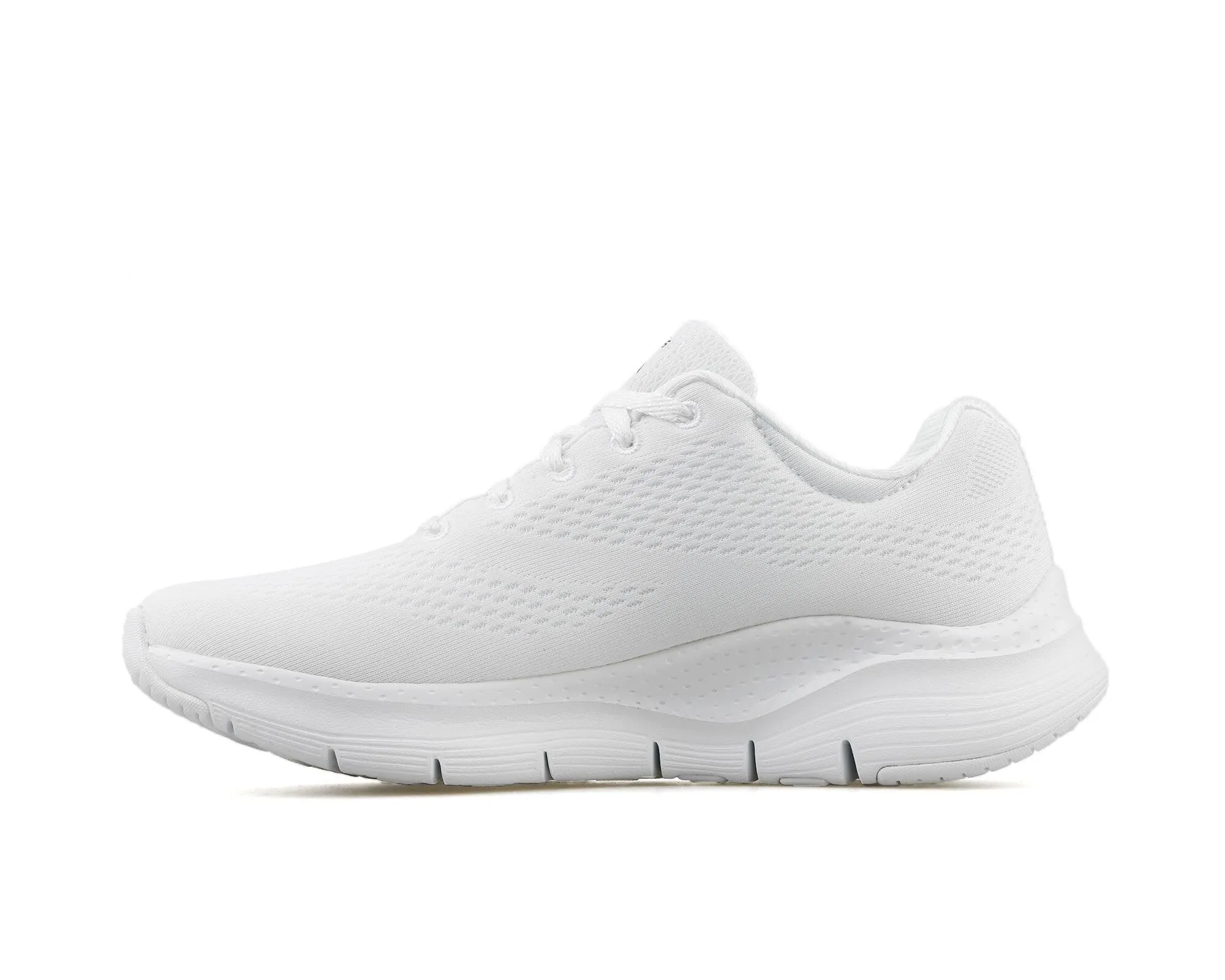 Рисунок 2 - Женские кроссовки на шнуровке Skechers