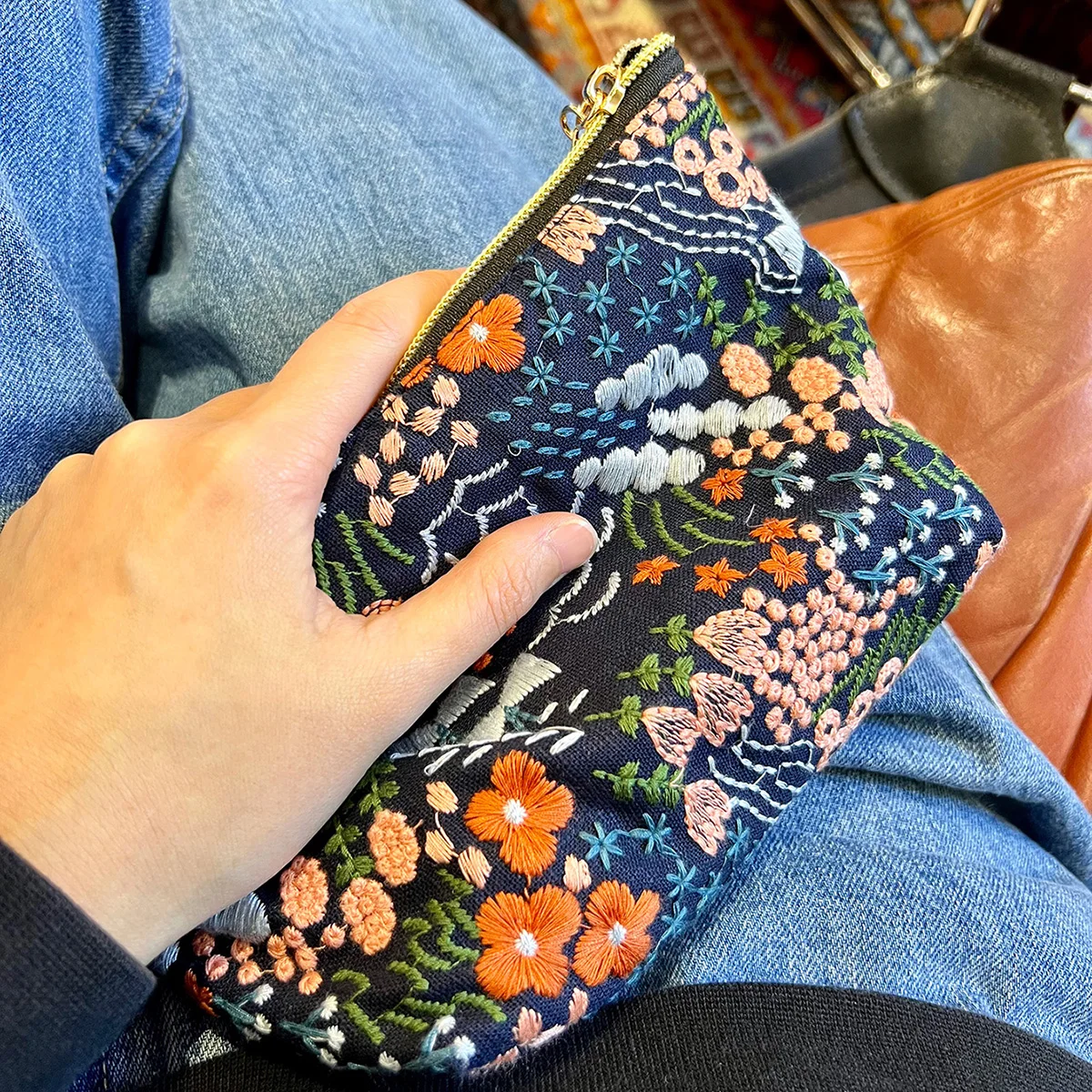 Floral Embroidered Makeup Bag Vacation Fabric Small Handbag Girls Travel Business trip Portable zipper storage bag 2