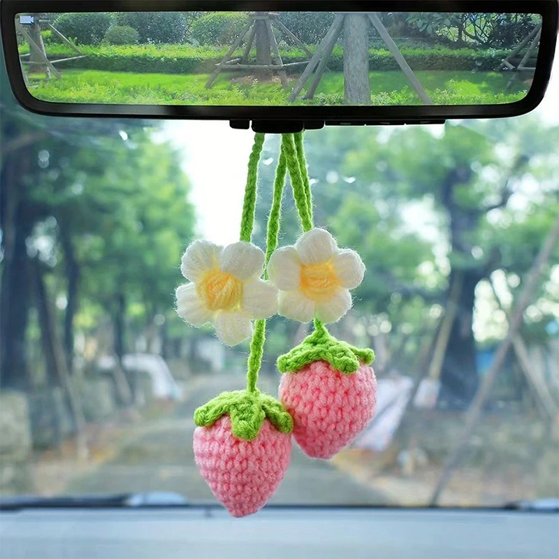 Niedliche gehäkelte Erdbeer-Auto-Hängeornamente für Auto-Rückspiegel-Dekoration, Obst als Geschenk – handgefertigt gestrickt, Geschenke zum Abschluss