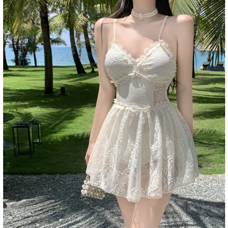 

Слитный купальник в французском стиле ретро, женский летний купальный костюм, кружевная пикантная майка с открытой спиной и перекрестными бретелями, юбка, праздничный пляжный купальный костюм для женщин