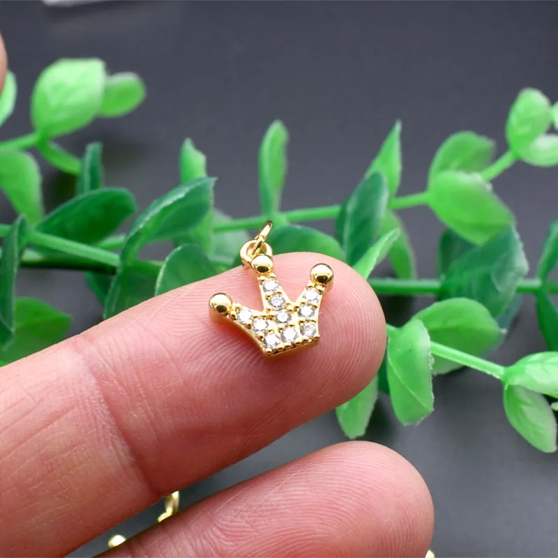 

High Quality Nickel Free Gold Plated Copper CZ Setting Small Size Crown Pendant Charms for DIY Women Bracelet Necklace