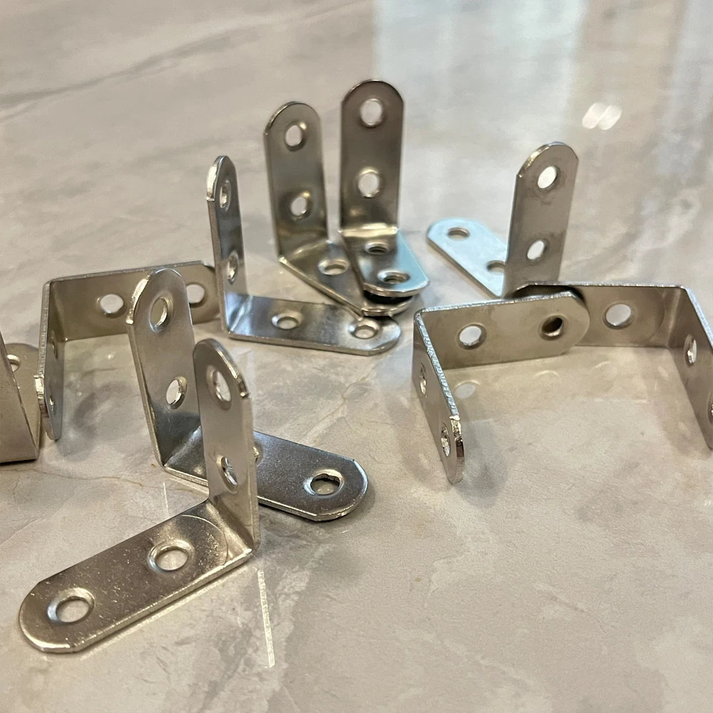 Description Picture 4 of item40 L-shaped bracket angle brackets, used for small right angle brackets of shelves and wooden furniture, with 84 screws
