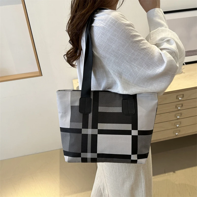 Casual Trendy Women's Handbag Shoulder Bag PU Leather Grid Pattern Wear-resistant Large Capacity Tote Bag For Outings Shopping