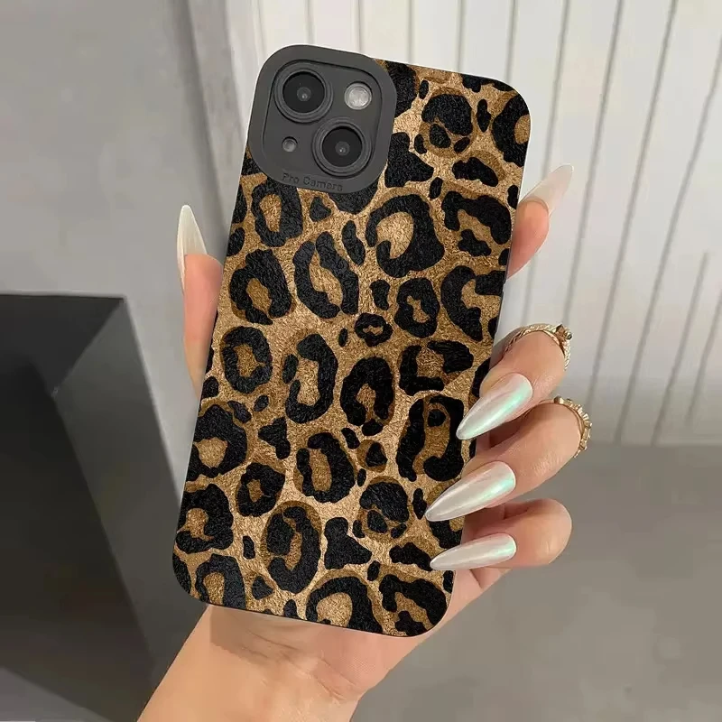 Chic Brown Leopard Pattern Phone Case - Stylish Protective Cover
