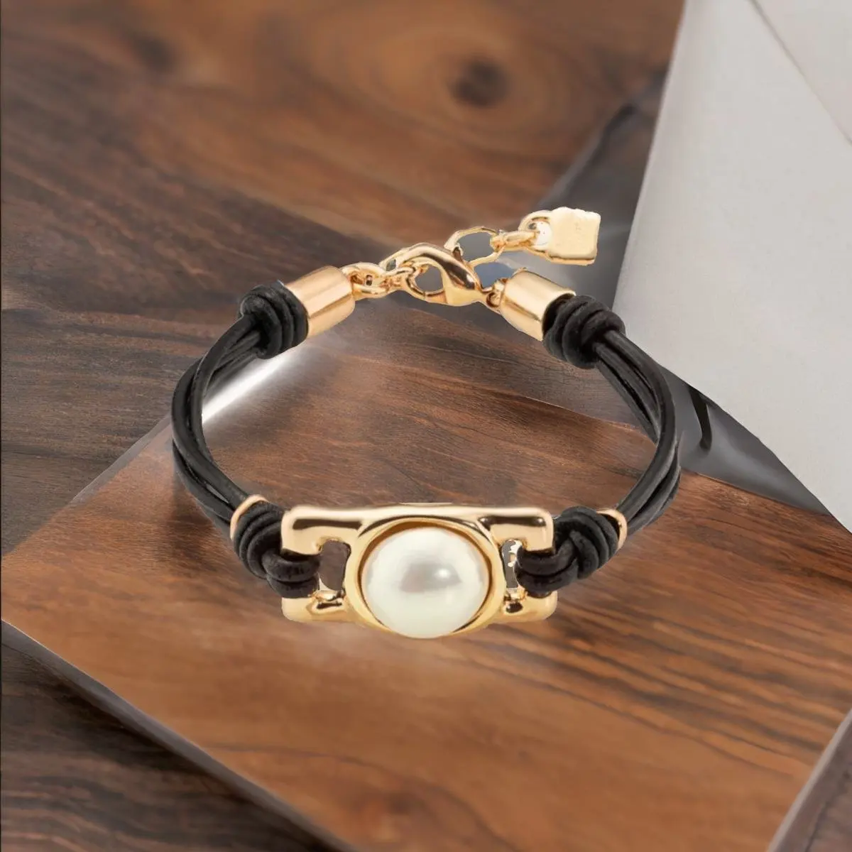 

2024 New European And American Fashion Electroplated 925 Silver Delicate Pearl Bracelet Women's Romantic Jewelry Gift