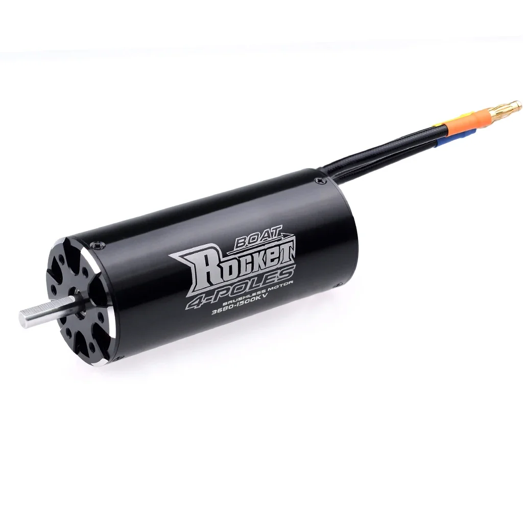 Moteur brushless 3660 installé dans un châssis de voiture RC 1/10, vue d'ensemble.