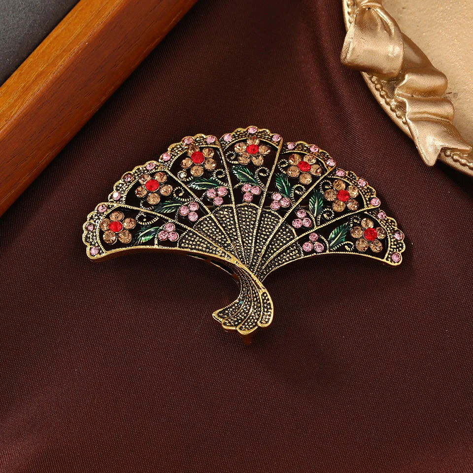 

Women Men Vintage Classic Fan Metal Brooches Pins Fashion Unisex Retro Crystal Ancient Gold Color Coat Clothing Badges Jewelry