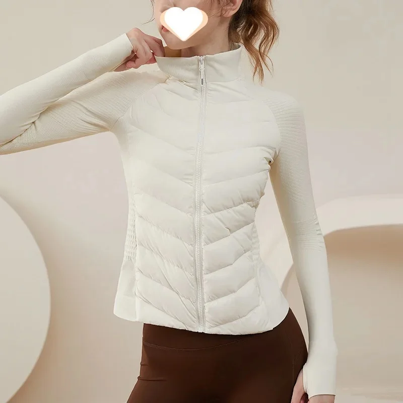 ג'קט ספורט קל משקל עם שכבת בסיס לנשים לעונת הסתיו והחורף, מתאים לריצה, יוגה וכושר, בצבע בז'