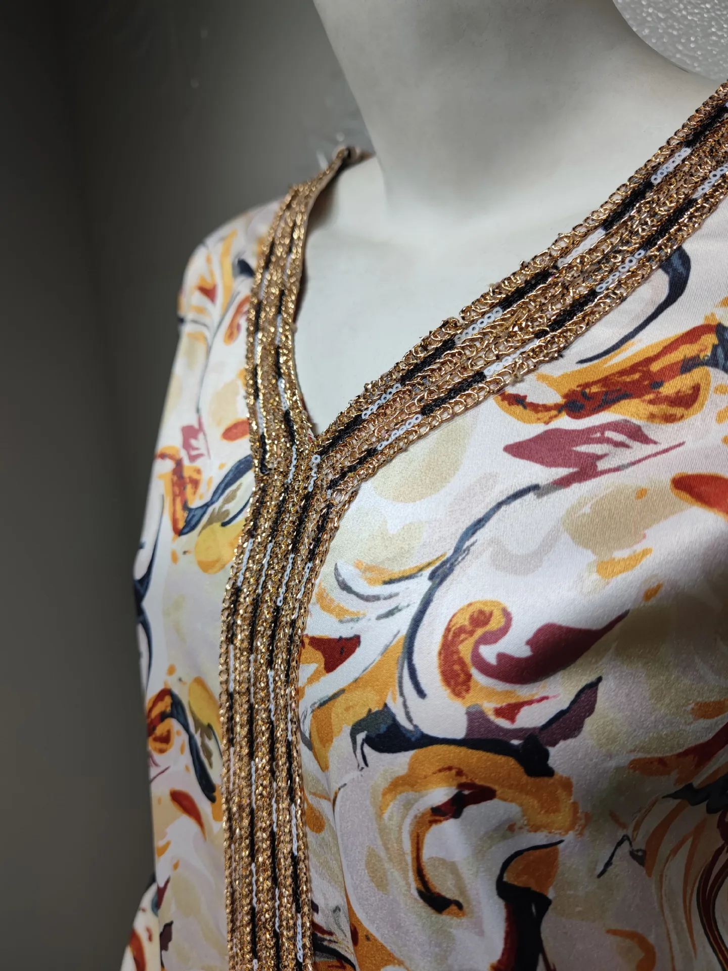 Рисунок 4 - Дубай, яркие платья