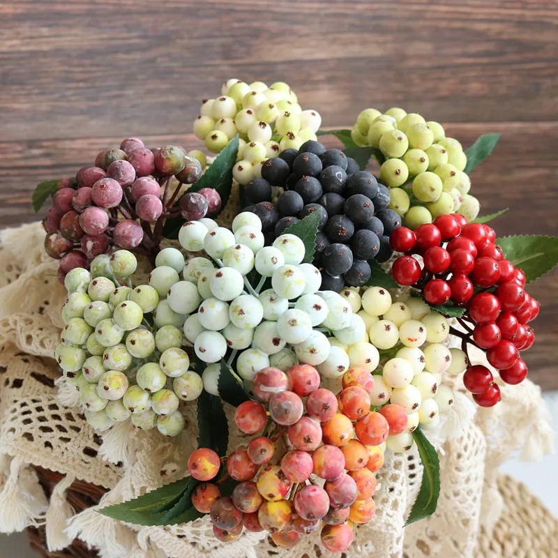Bouquet da Sposa con Rose Persiane e Bacche Natalizie, Composizione Floreale Artificiale per Matrimoni, Accessori Decorativi per Casa e Stanza - Image 2