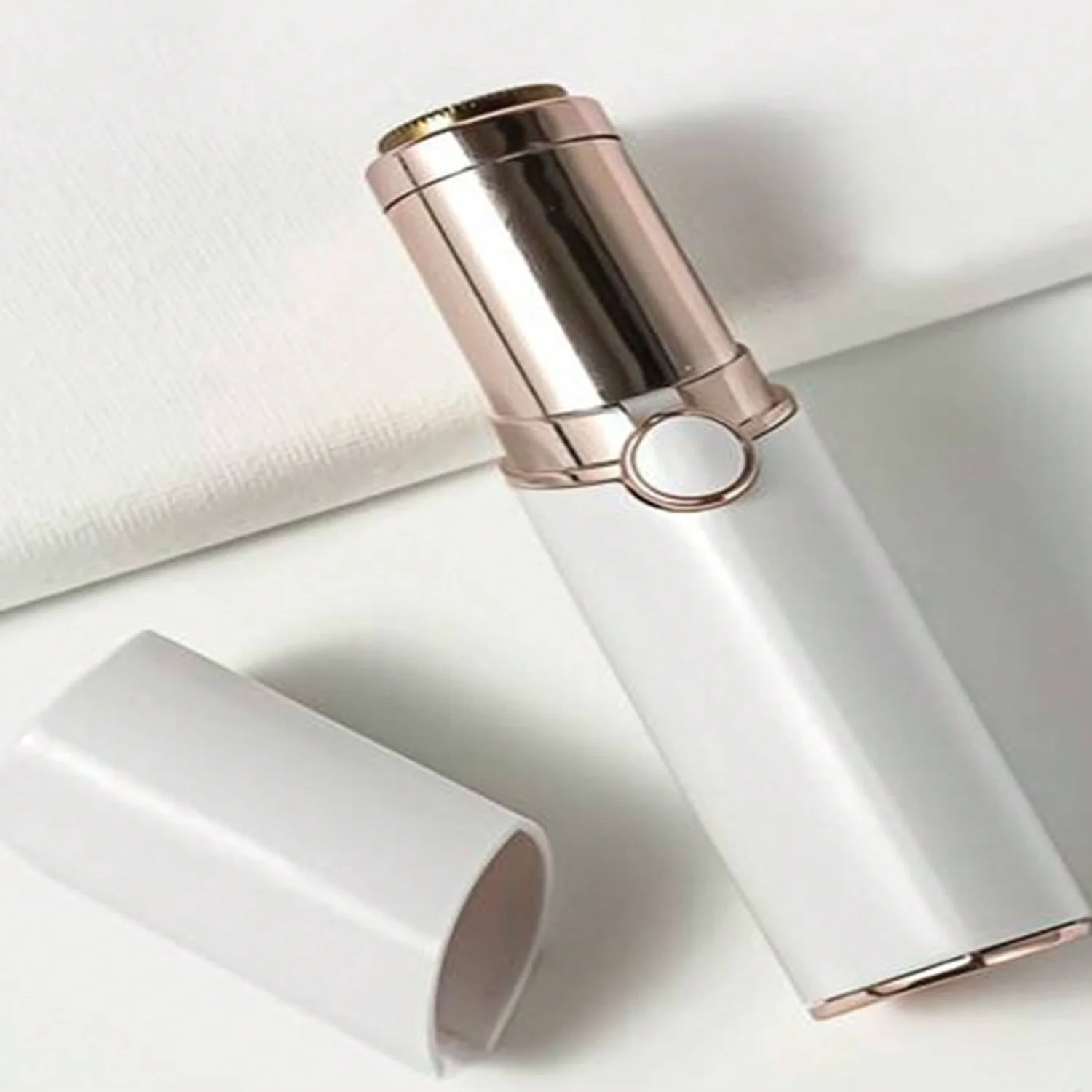 1pc Portable Nose Hair Trimmer,Women's Lipstick Portable Shaver -White And Red;Nose Hair Trimmer Nose Shears -B