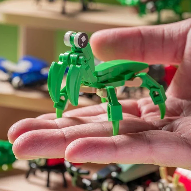 Creative Building Blocks Insect Model Bee Dragonfly Ant Mantis Children's Assembled Toys Interesting Animal Ornaments Gifts